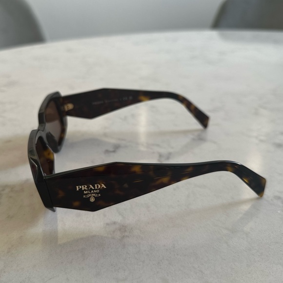 Authentic New Prada Rectangle Acetate Sunglasses in Dark Brown - Picture 4 of 13